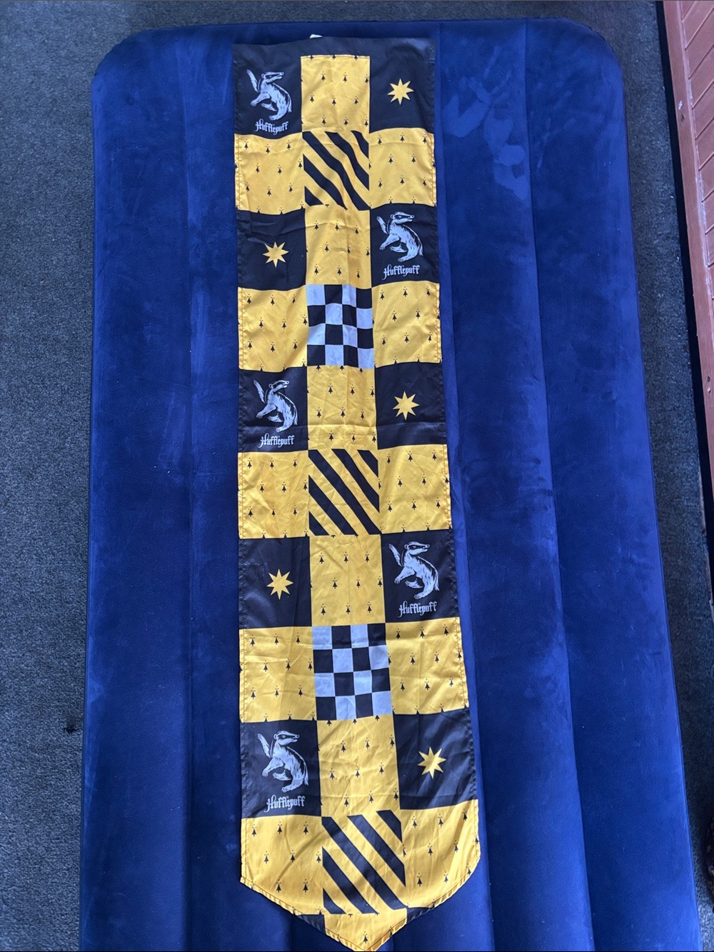 Harry Potter Hufflepuff Tank Top Gray and Yellow W/ Banner Flag - Picture 6 of 8